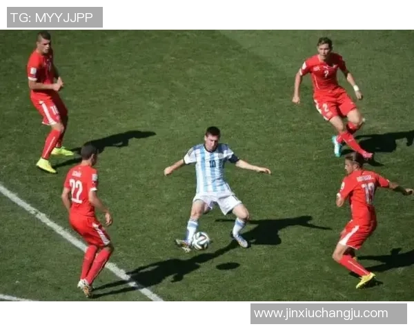 众神降临的瞬间:当梅西走向场边,你手机里的光影是否配得上这份传奇? 众神降临的瞬间:当梅西走向场边,你手机里的光影是否配得上这份传奇?